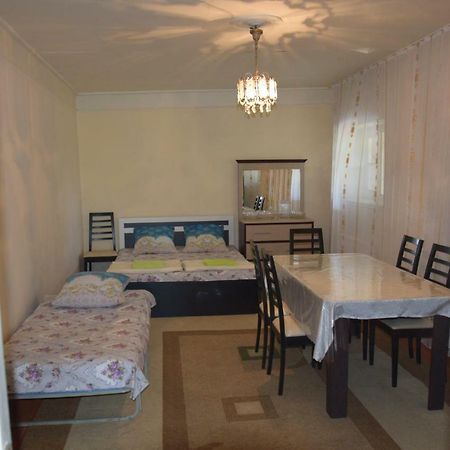 Bed and Breakfast Shaki Host House Шекі Екстер'єр фото